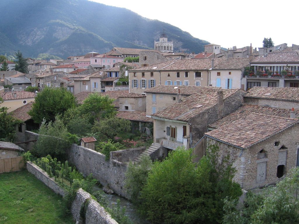 vue du village de Die dans la Drôme